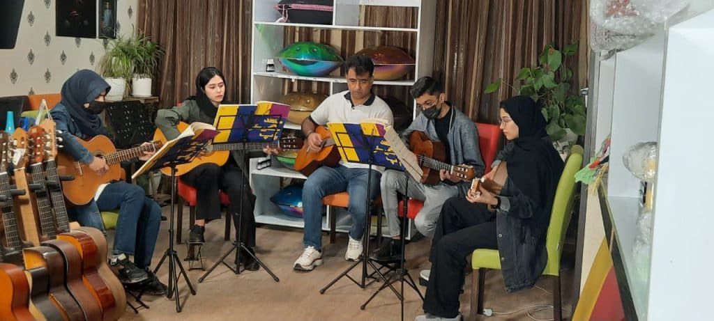 کلاس گروهی گیتار در مشهد